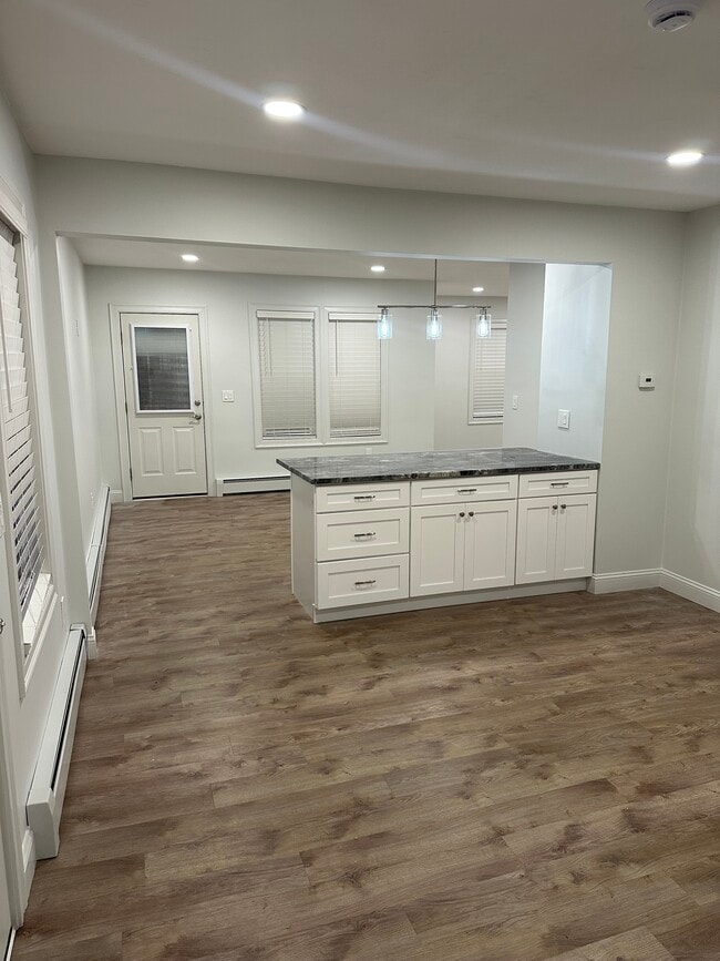 Photo - 66 Wall St Unit 3