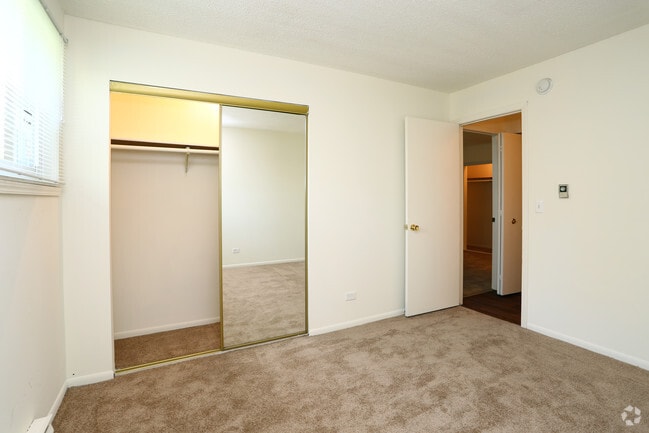 2BR, 2BA - 950SF - Bedroom