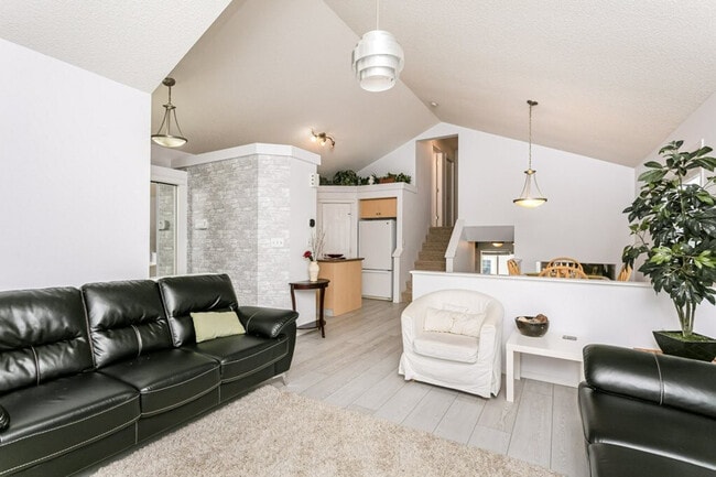 Photo - 3029 Trelle Crescent NW Unit SI FL4-ID1564653P