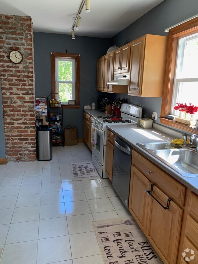 Building Photo - 163 Allston St Unit 1 Rental
