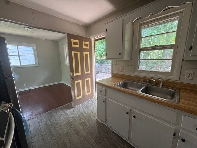 Photo - 304 W 35th St