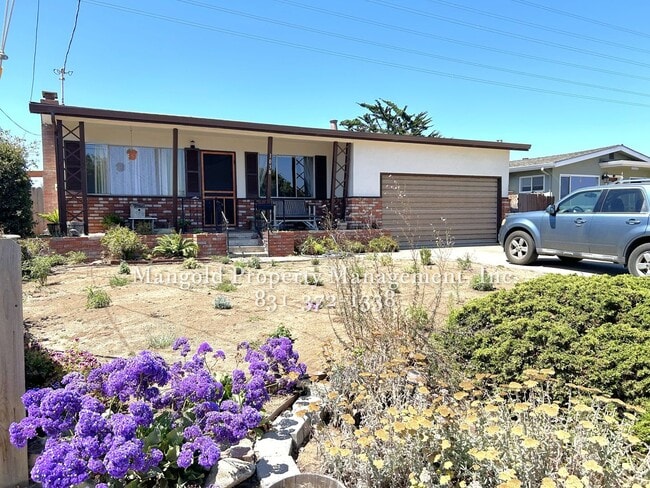 Building Photo - Fully Updated 3-Bedroom Home with Spacious...
