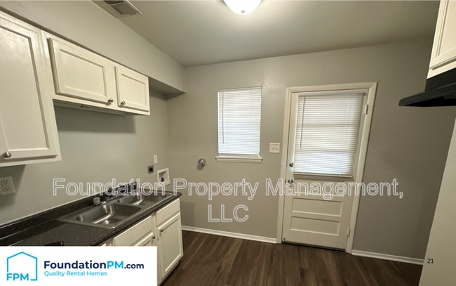 Photo - 1056 Hudson St