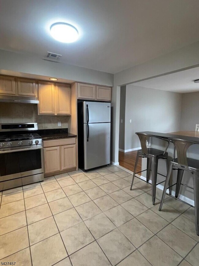 Photo - 254 Crystal St