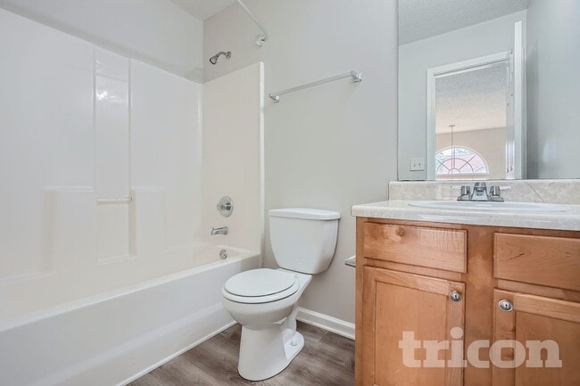 Photo - 712 Walton Dr