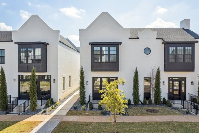 Photo - Townhome 2 bed 2.5 Bath "The White Workroom" in The Heart of Selah