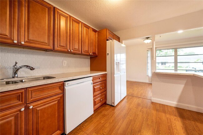 Photo - 8555 NW 10th St Unidad B106