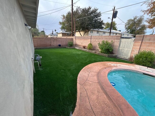 Photo - 3820 Grandview: Spacious 4-bedroom, 2-bath home with large bedrooms and no carpet