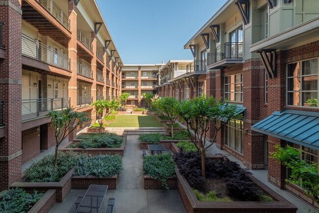 Photo - Wonderful 2bd/2bth uptown condo! lots of space in a beautiful building