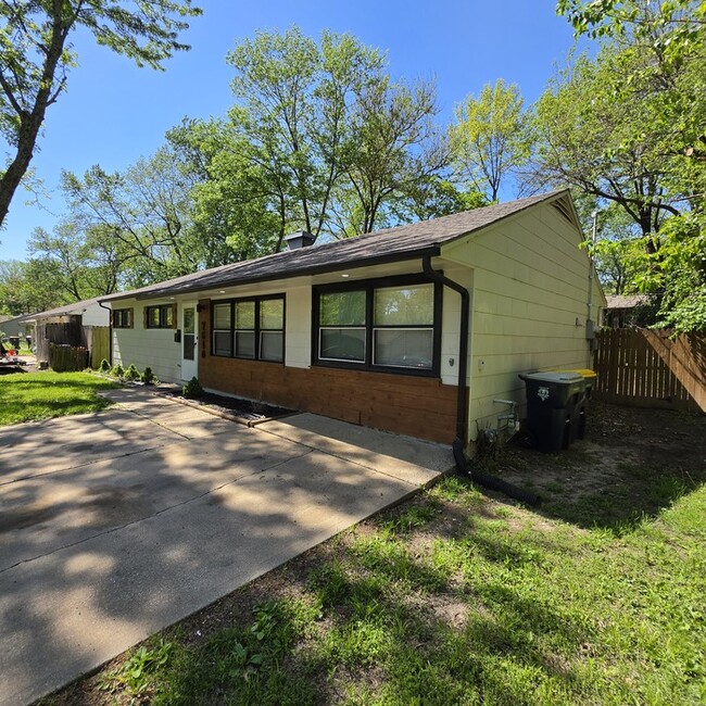 Photo - Beautiful 4 bedrooms and 2 full baths home located on E 113th St in Kansas City, MO