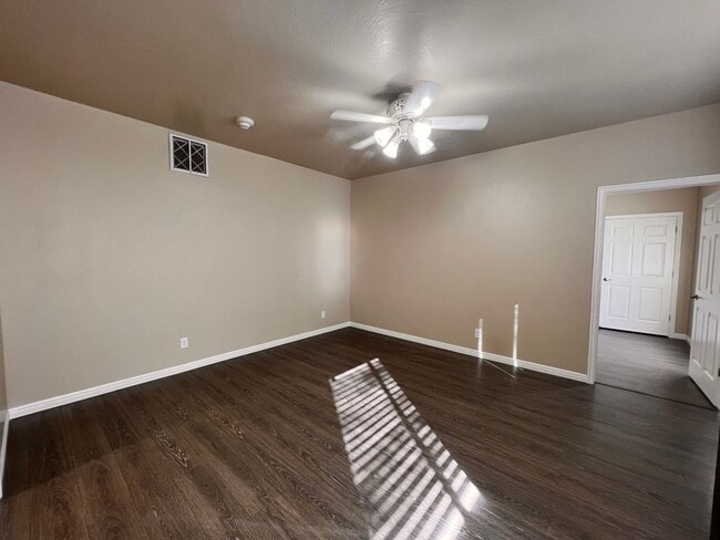 Photo - N100 - 1 Bedroom Apartment