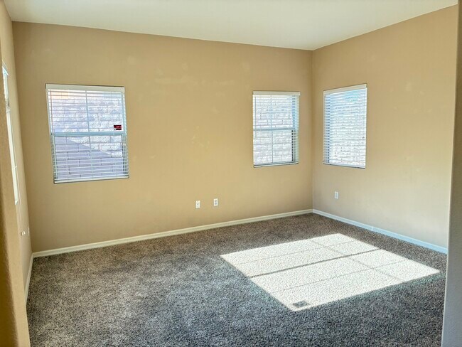 Photo - 940 Encorvado St