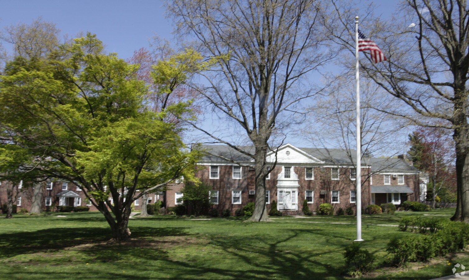 Photo - Warwick Gardens Apartments