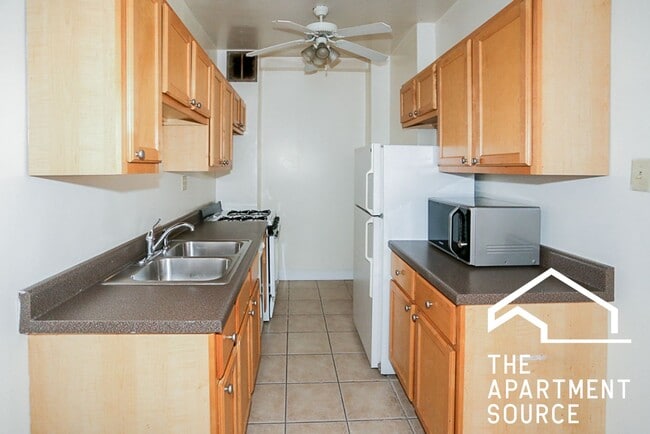 Building Photo - 540 W Briar Pl Unit 3N