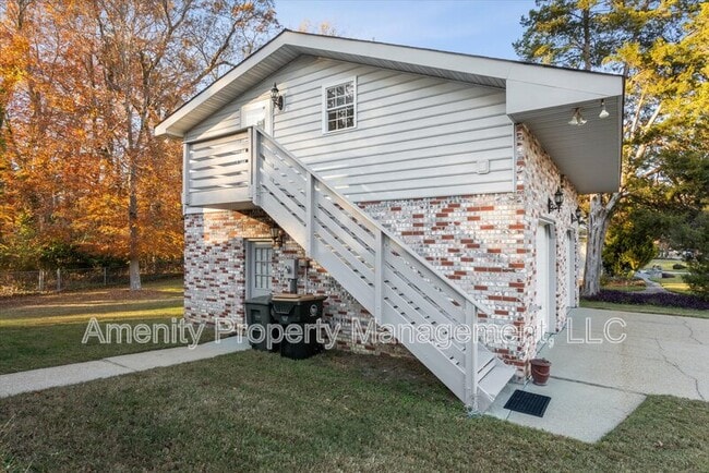 Building Photo - 121 Yorkshire Dr Unit Apt A