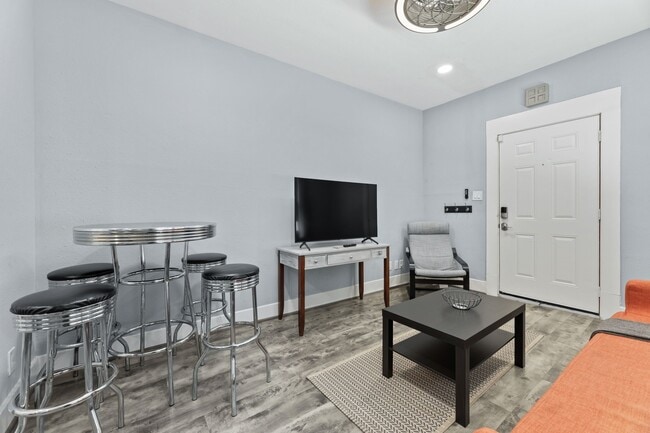 Photo - 412 Drew St Unit 1