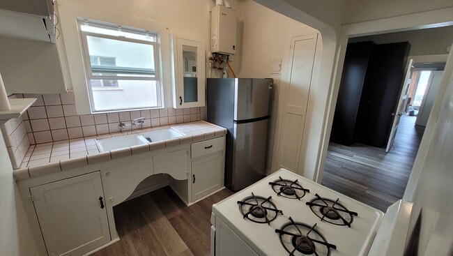 Kitchen - 1521 Monterey Blvd Unit A