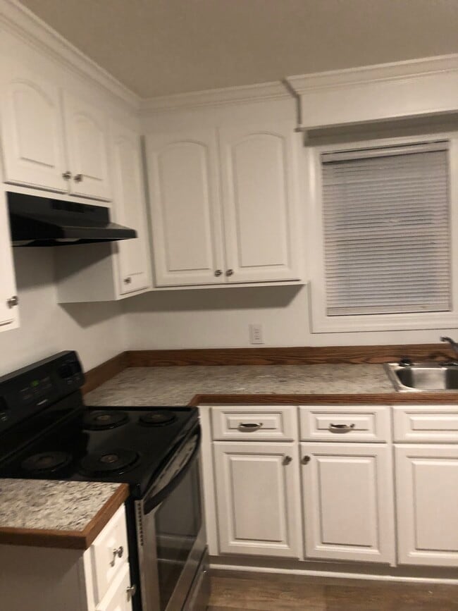 Eat in Kitchen - 1645 Belleville Rd