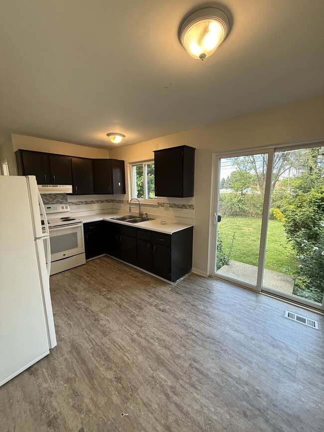 Photo - 200 N Christine Cir