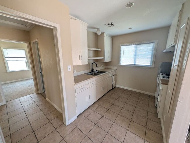 Photo - 4829 Gundry Ave