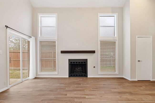 Photo - 1931 Invermere Dr