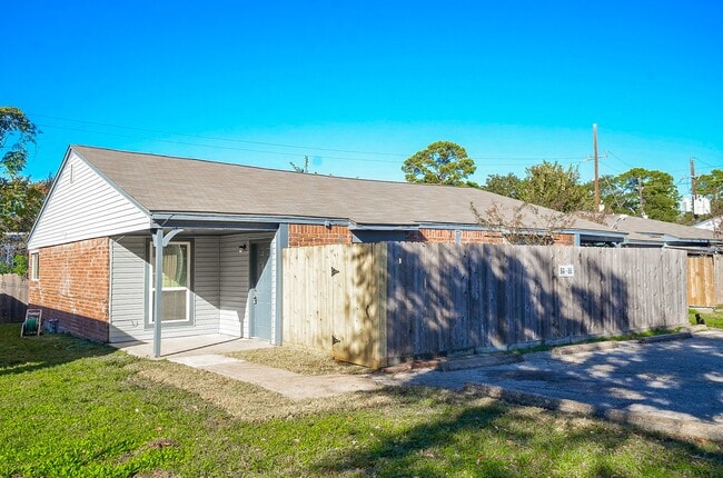 Building Photo - 8607 Bart Ln Unit 8A