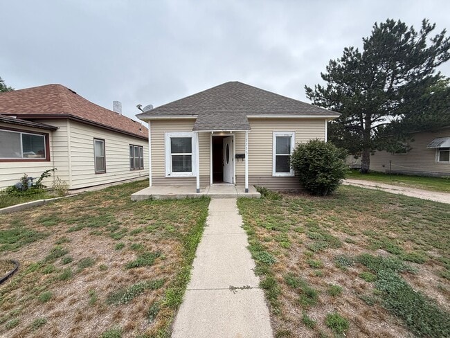 Building Photo - Two bedroom, One bathroom House located in...