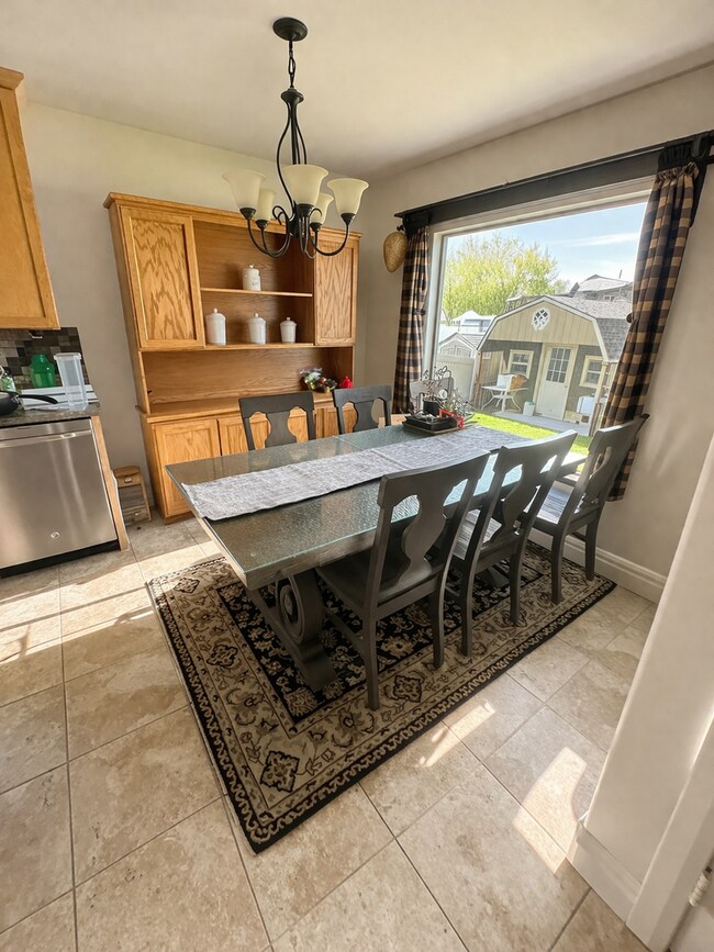 Photo - Beautiful 6 Bed 3 Bath Home for Rent in Tremonton! Solar Panels Included!