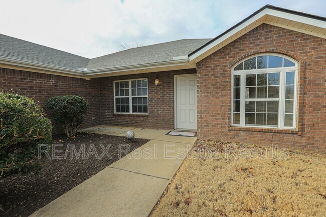 Photo - 1202 SW Cabriolet St