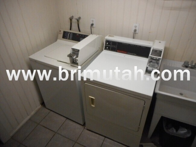 273-275 S. 400 E. - 12