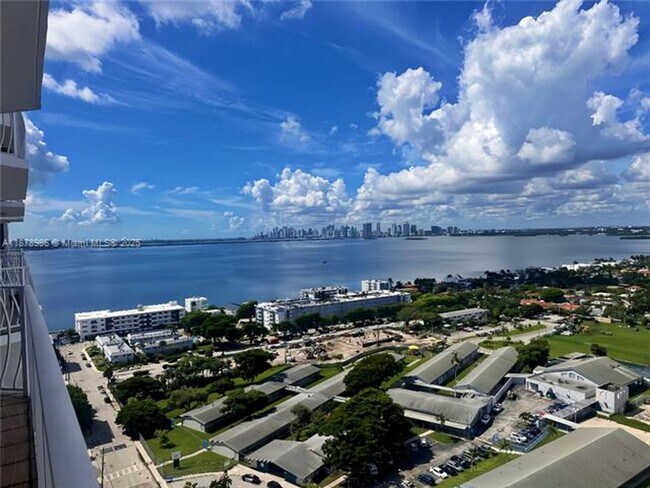 Building Photo - 7601 E Treasure Dr Unit 7601 E Treasure Dr  PH102 Rental