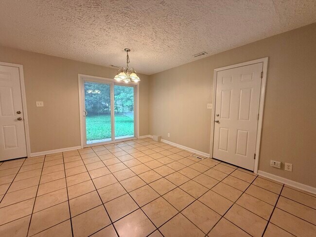 Photo - 1004 Oakland Dr
