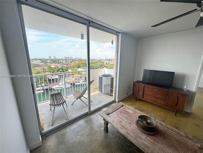 Photo - 2000 NE 135th St Unit 606