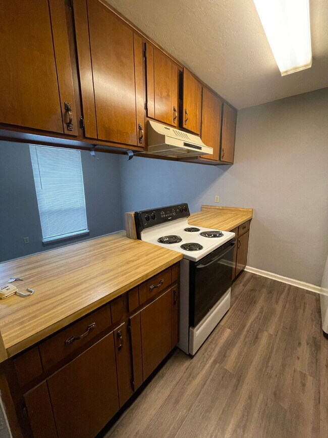 Photo - 2/1 Located close to Midtown and Tallahassee Mall. Unit B