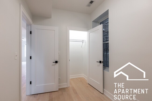 Photo - 2943 N Gresham Ave Unit 1F