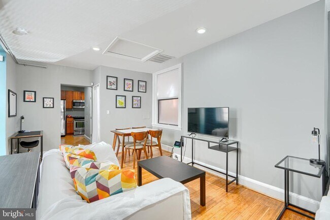 Photo - 1018 N Charles St