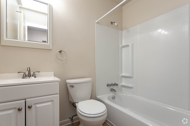 2HAB, 2BA - 1051 ft² - Brentwood Village Apartments