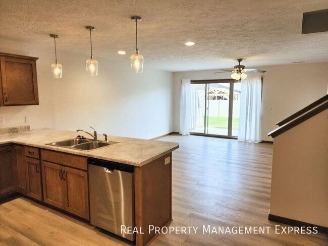 Photo - 3 Bedroom 2.5 Bathroom Townhome