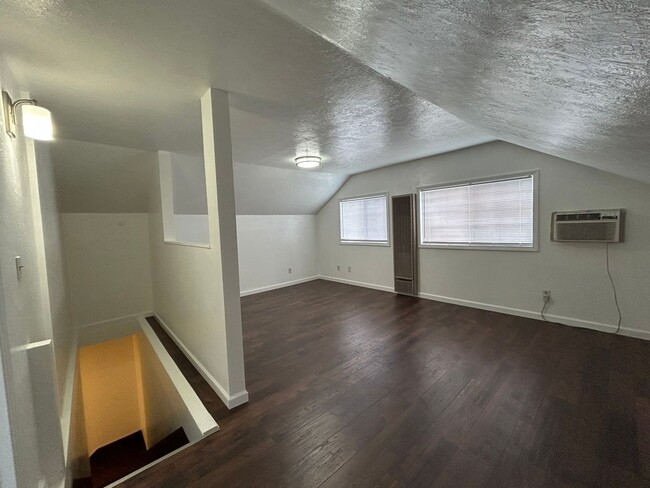Photo - 431 W 7th St Apartment Unit #1