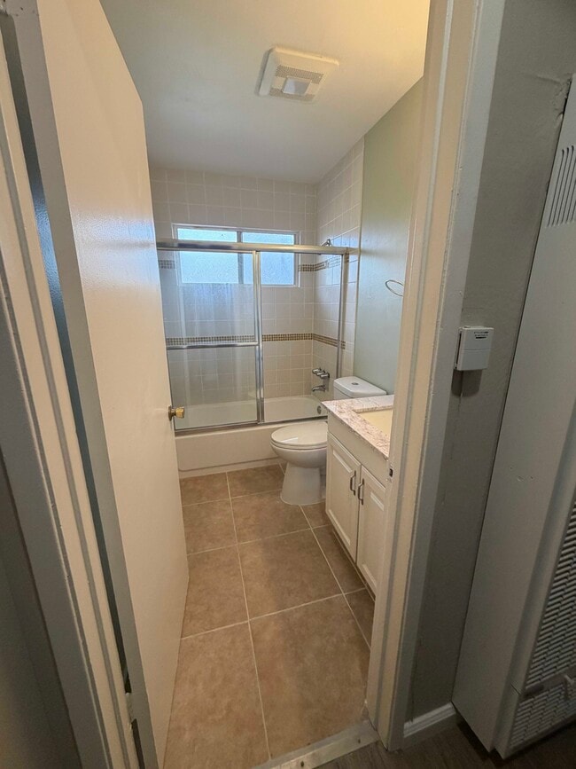 Building Photo - 2124 90th Ave