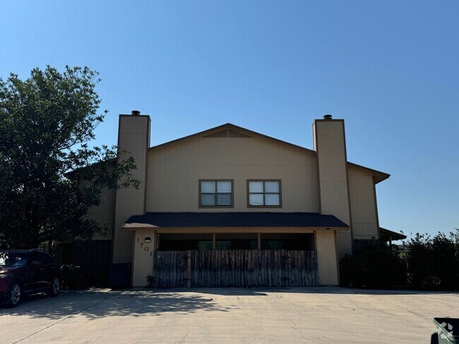 Building Photo - 1701 Cedarview Cir Rental