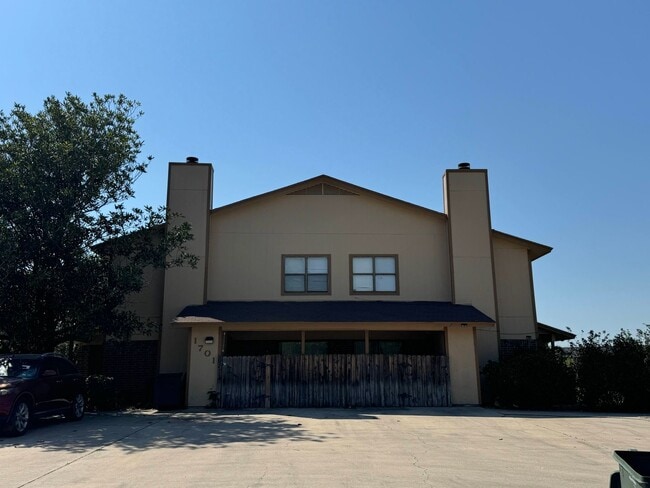 Building Photo - 1701 Cedarview Cir Rental