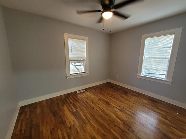 Photo - 220 Richard St