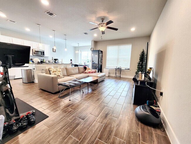 Photo - 11321 Gadsen Ln