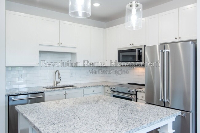 Photo - 840 United Ave SE