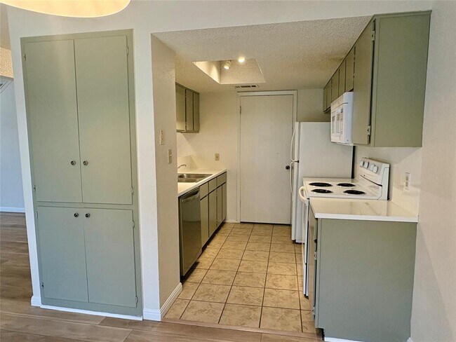 Photo - 1503 Allen Rd