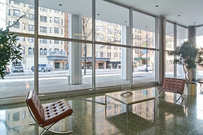 Photo - 2400 N Lakeview Ave Unidad 317