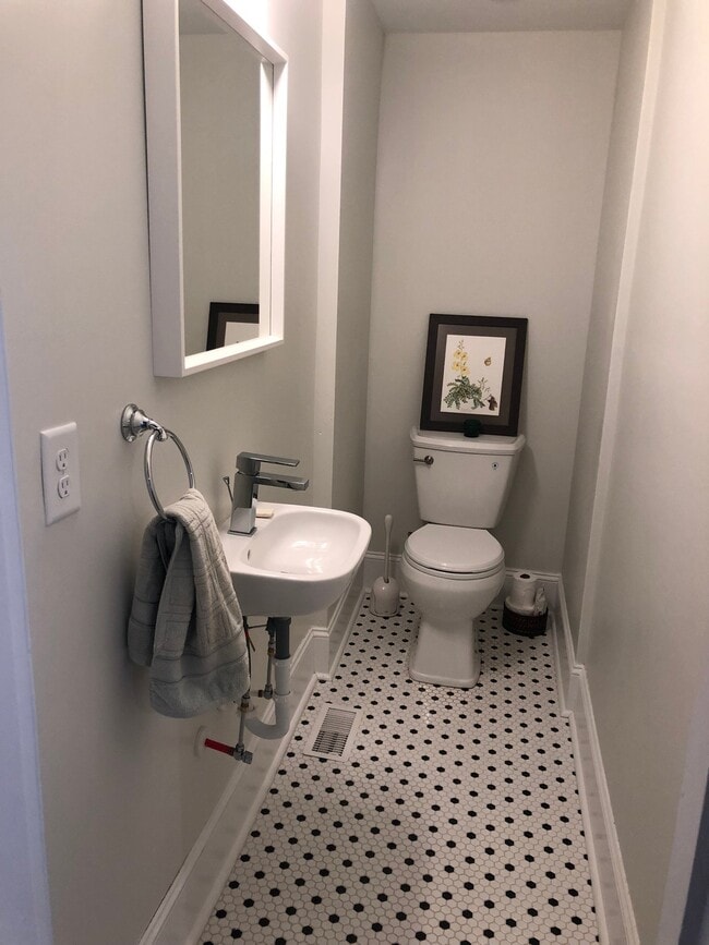 Photo - 208 Watts St Unit A