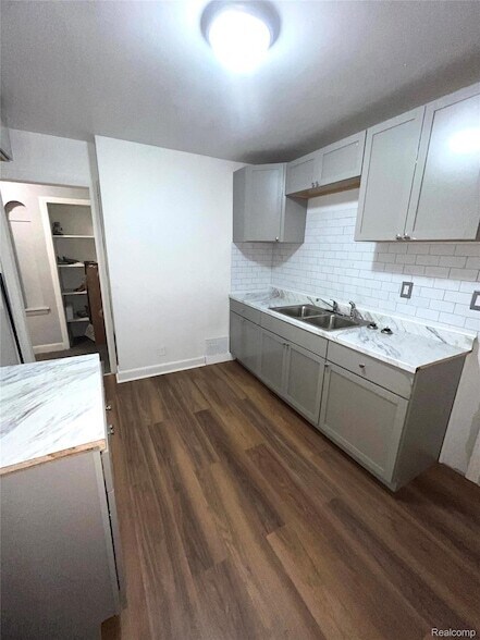 Photo - 11018 Whitehill St