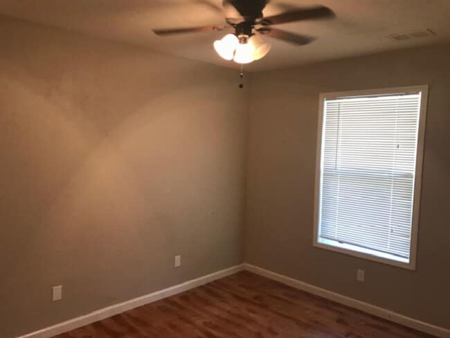 Photo - 2297 Beaumont St